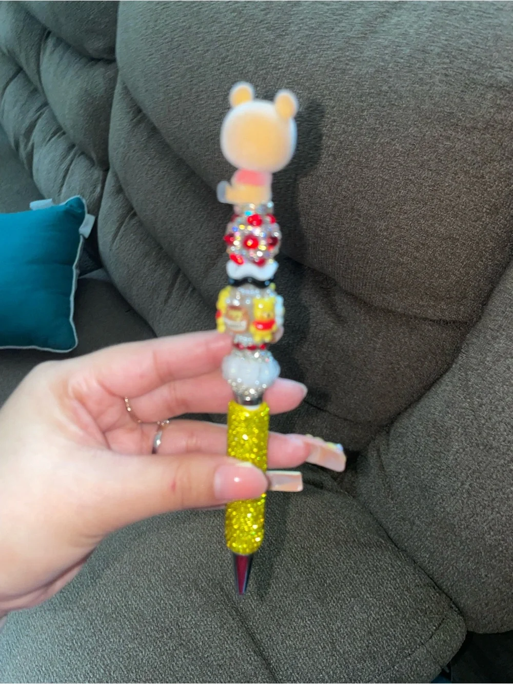 Winnie the Pooh glitter pen with cute charms #kawaii #staple